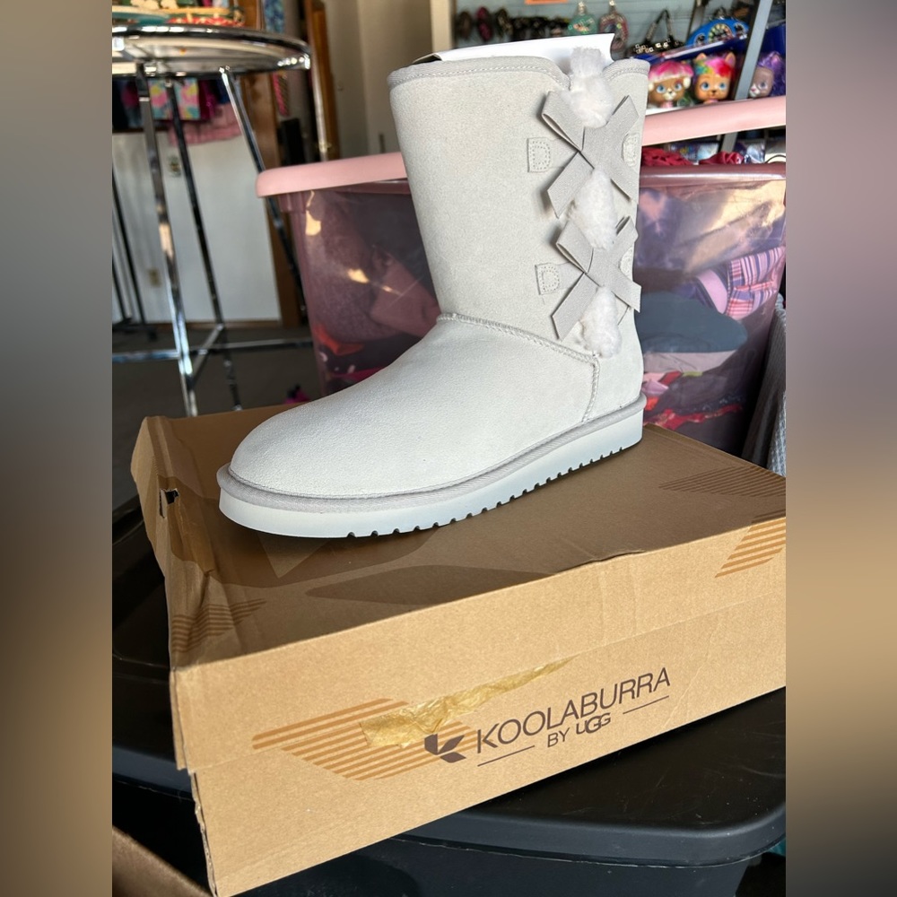 Women’s 12 Kookaburra by UGG Victoria Short Boot